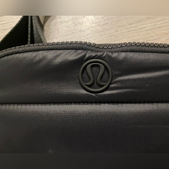 Lululemon Everywhere Belt Bag Wunder Puff 1L Black - Picture 5 of 12